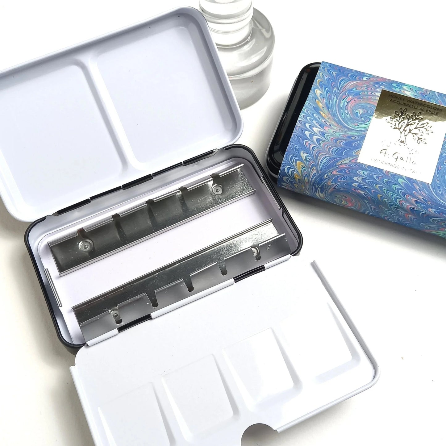 لوحة ألوان مائية صغيرة