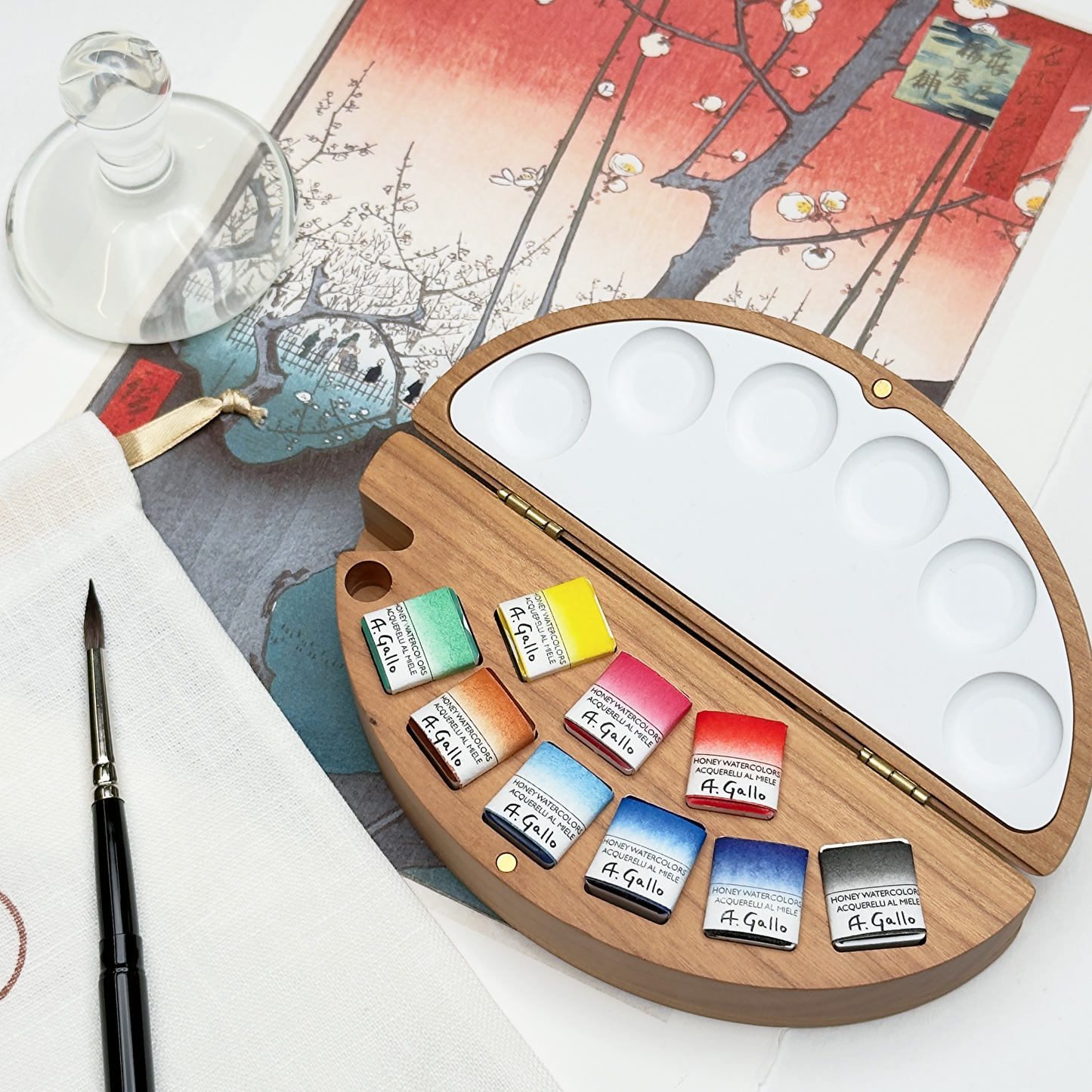 مجموعة Illumina مع Cherry Wood Palette 1327 Pocket Brush Series